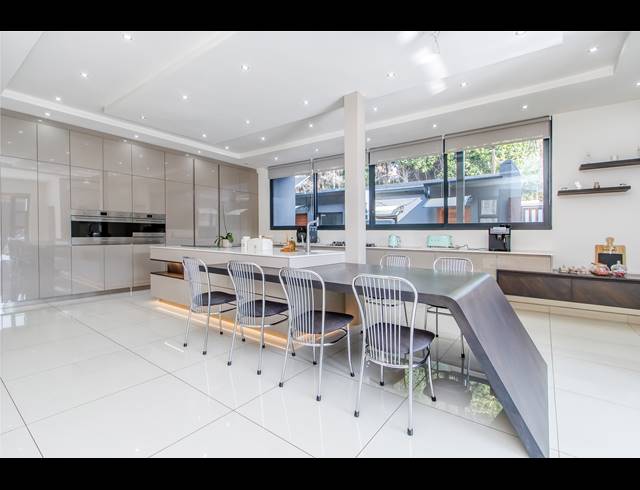 5 BEDROOM HOUSE FOR SALE IN HOUGHTON ESTATE
